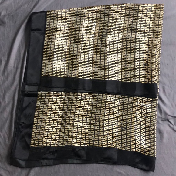 Fendi silk square - Picture 3 of 3